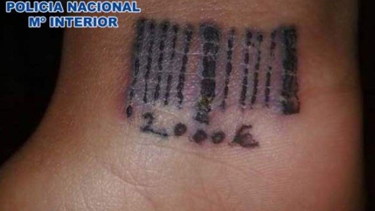 Golpe a la prostitución: las tatuaban con un código de barras como si fueran animales