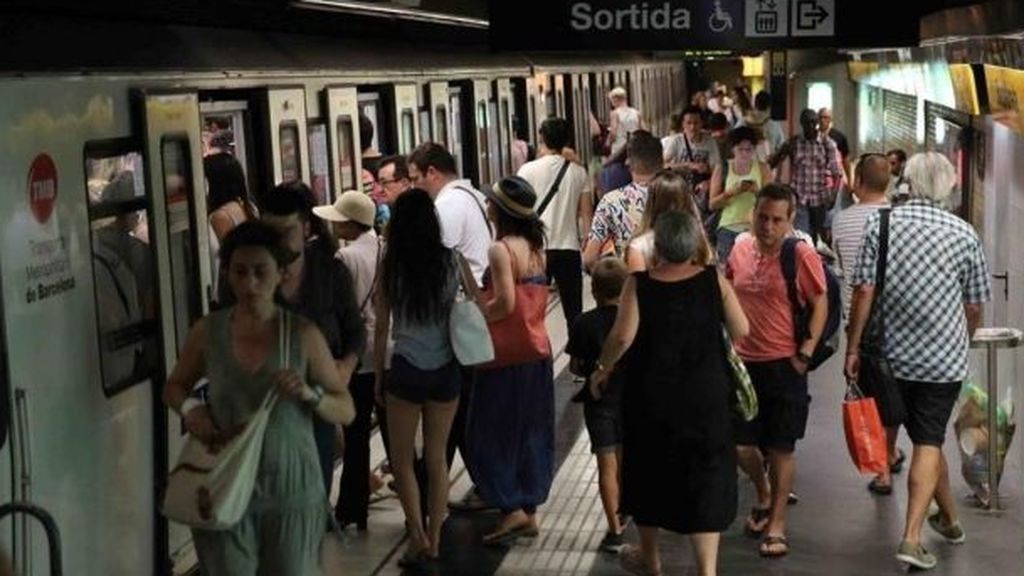 Paros intermitentes en el Metro de Barcelona en protesta por la presencia de amianto en los convoyes