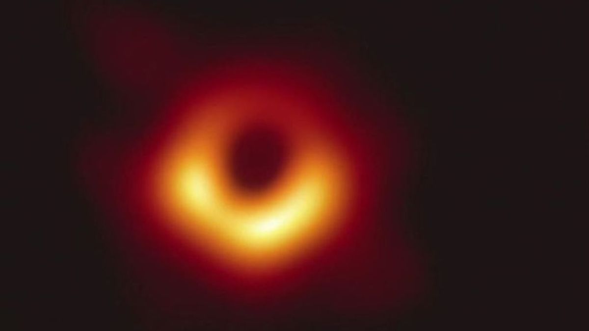 Acontecimiento histórico: presentan la primera imagen real de un agujero negro