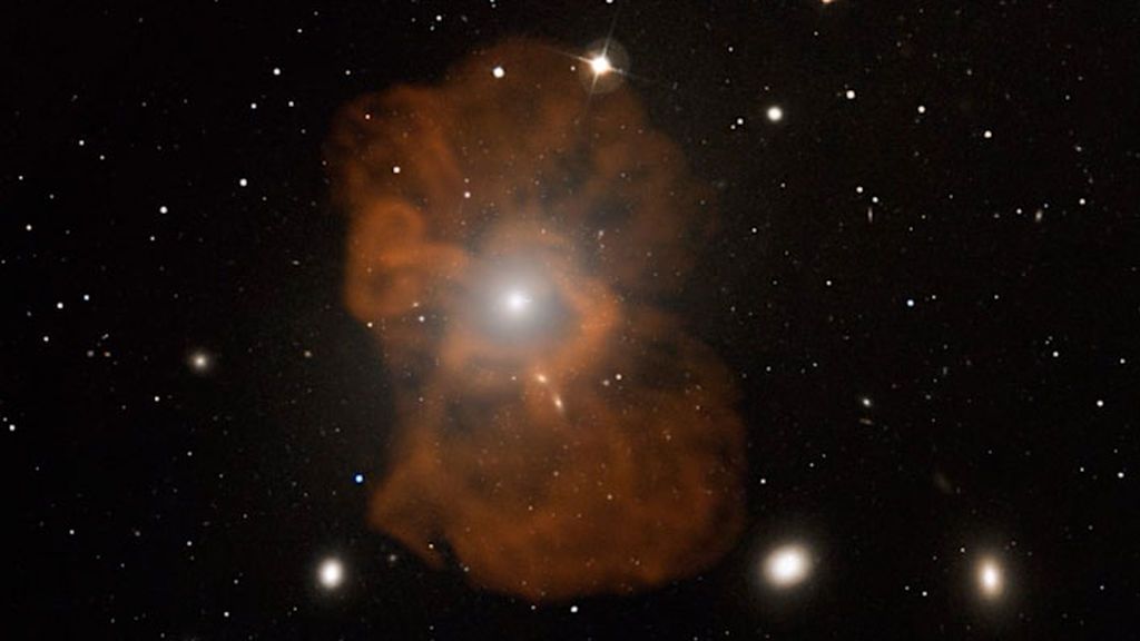Zoom hasta el agujero negro en el corazón de la galaxia M87