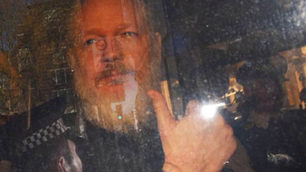 Assange detenido tras perder la protección de Ecuador