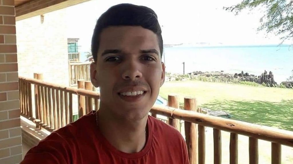 Un joven piloto de motocross muere en plena competición tras un espectacular accidente en Brasil Un joven piloto de motocross muere en plena competición tras un espectacular accidente en Brasil