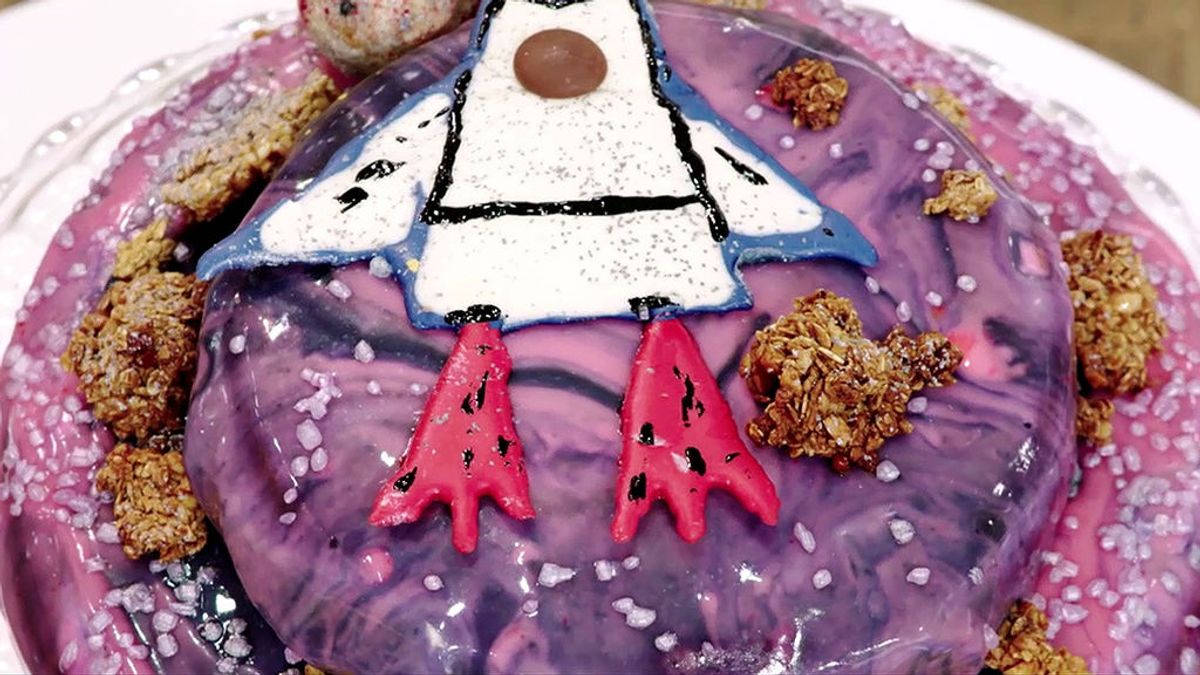 Aprende a hacer la tarta de cumpleaños espacial de Rubén, paso a paso