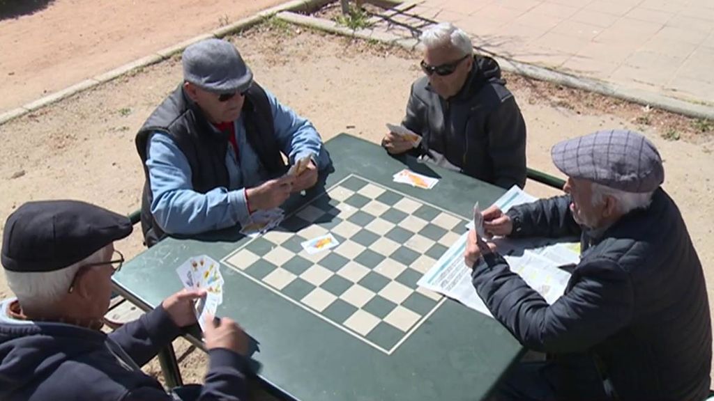 Los jubilados lo tienen claro: “La carga de la familia la han tenido siempre las mujeres, deberían tener una pensión”