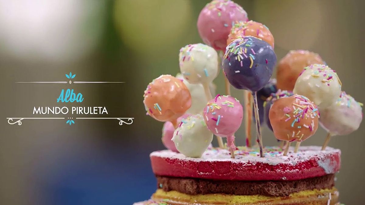 La apuesta más dulce de Alba: Tarta arcoiris, cakepops y algodón de azúcar