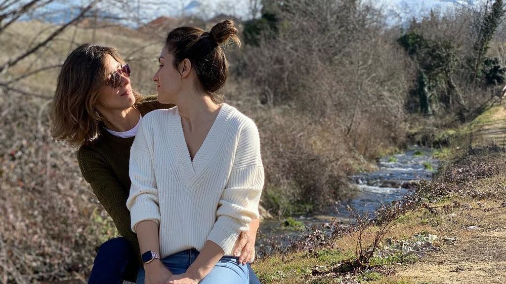 La foto más esperada de Sandra Barneda y Nagore Robles en sus redes: su beso de amor