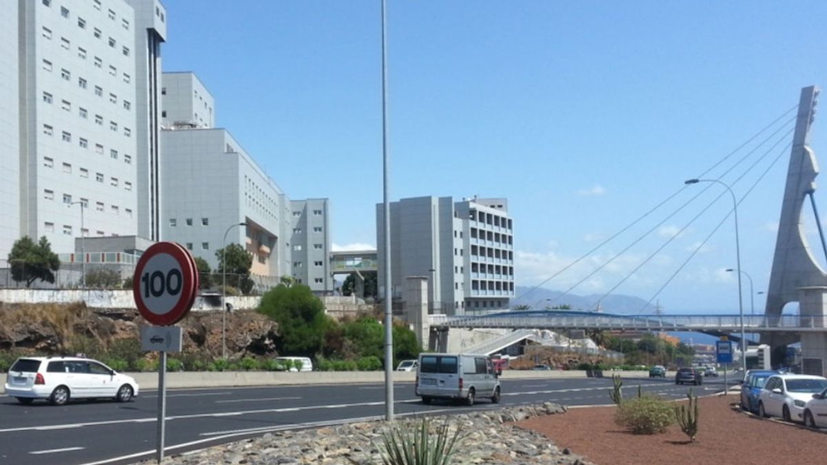 Herido grave un adolescente al caerse desde el techo de una fábrica en Tenerife
