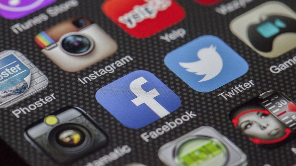 Reino Unido pide a Facebook que quite la opción 'me gusta' a los menores Reino Unido pide a Facebook que quite la opción 'me gusta' a los menores