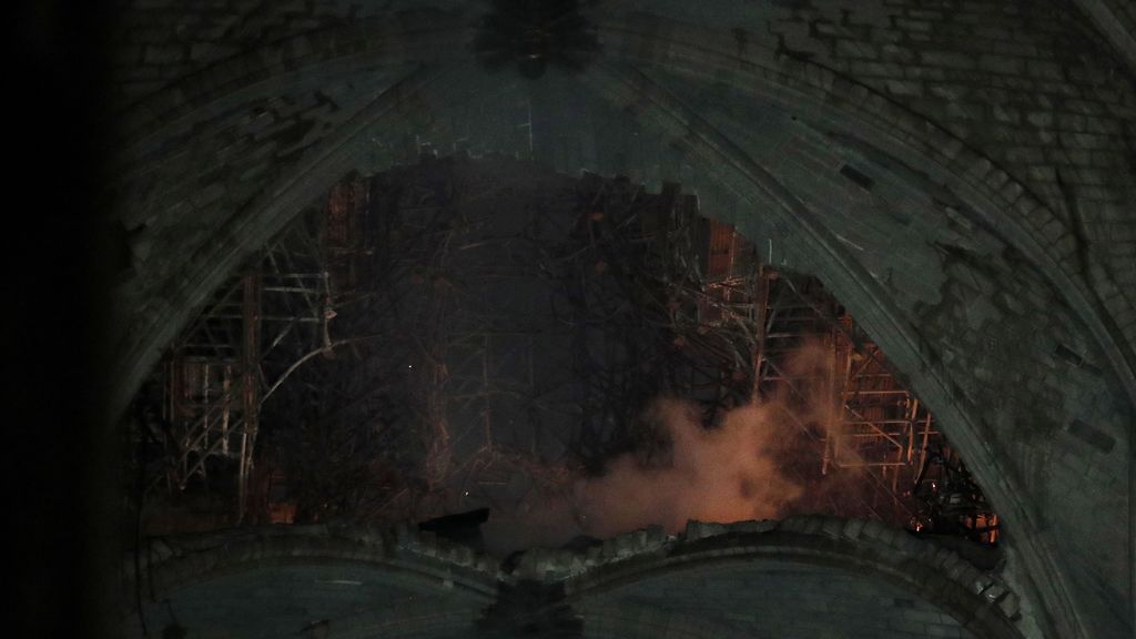 El interior de Notre Dame, pasto de las llamas