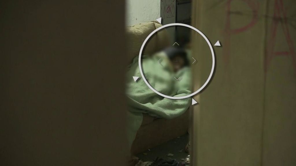 Un equipo de 'AR' entra en una sucursal bancaria convertida en narcosala en el centro de Madrid