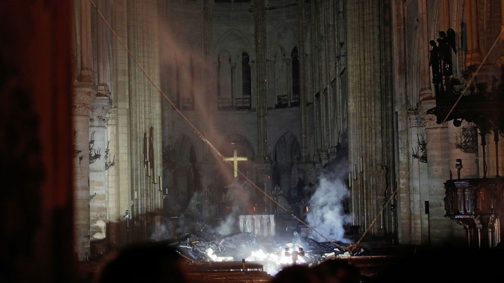 Así ha quedado el interior de la catedral de Notre Dame tras el devastador incendio
