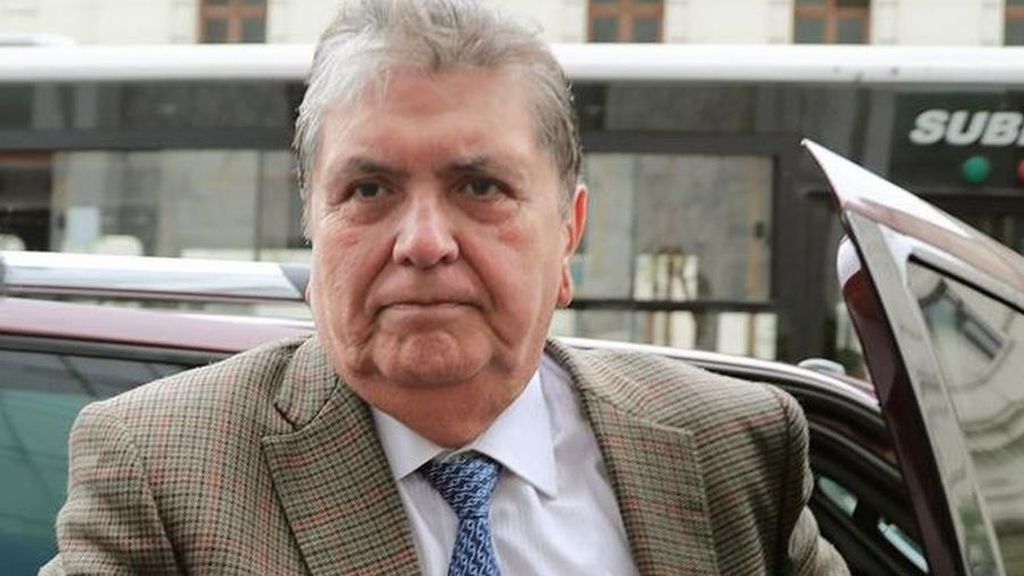 El expresidente de Perú, Alan García, se dispara en la cabeza cuando iba a ser detenido por una presunta trama de corrupción
