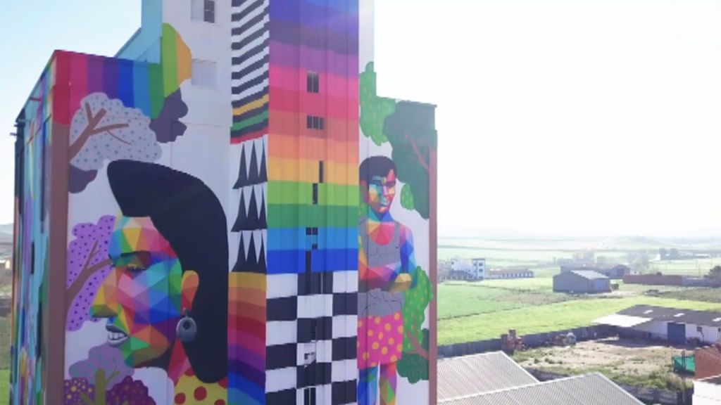 El arte urbano de Okuda llena de color a Ciudad Real en un proyecto con 450 personas con discapacidad