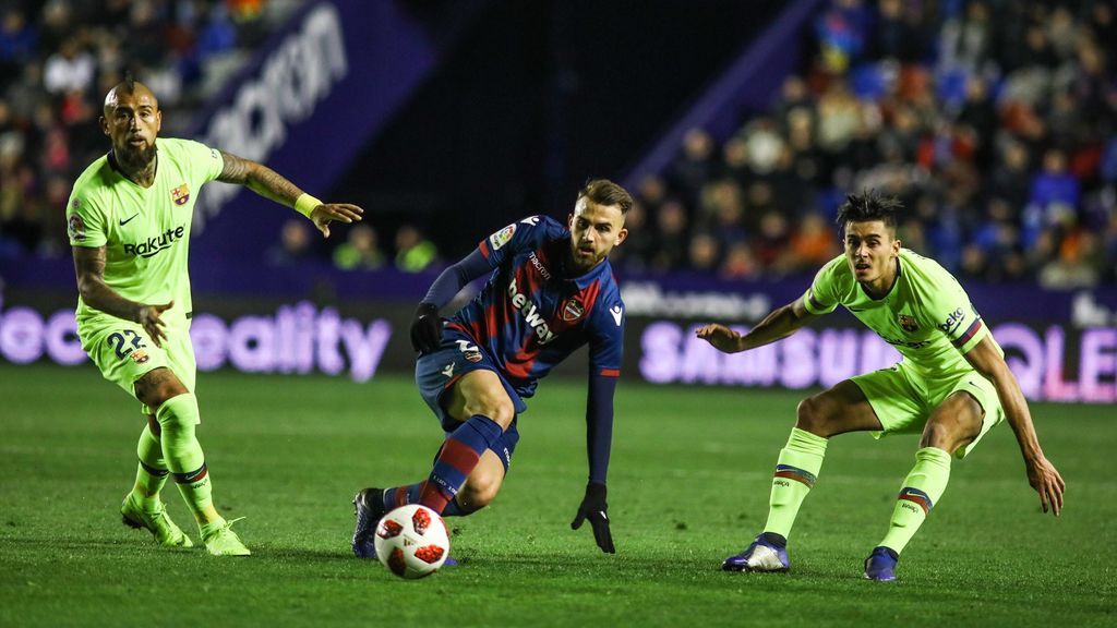 La Jueza de Competición confirma la alineación indebida de Chumi pero el Barça podrá jugar la final de la Copa del Rey La Jueza de Competición confirma la alineación indebida de Chumi pero el Barça podrá jugar la final de la Copa del Rey