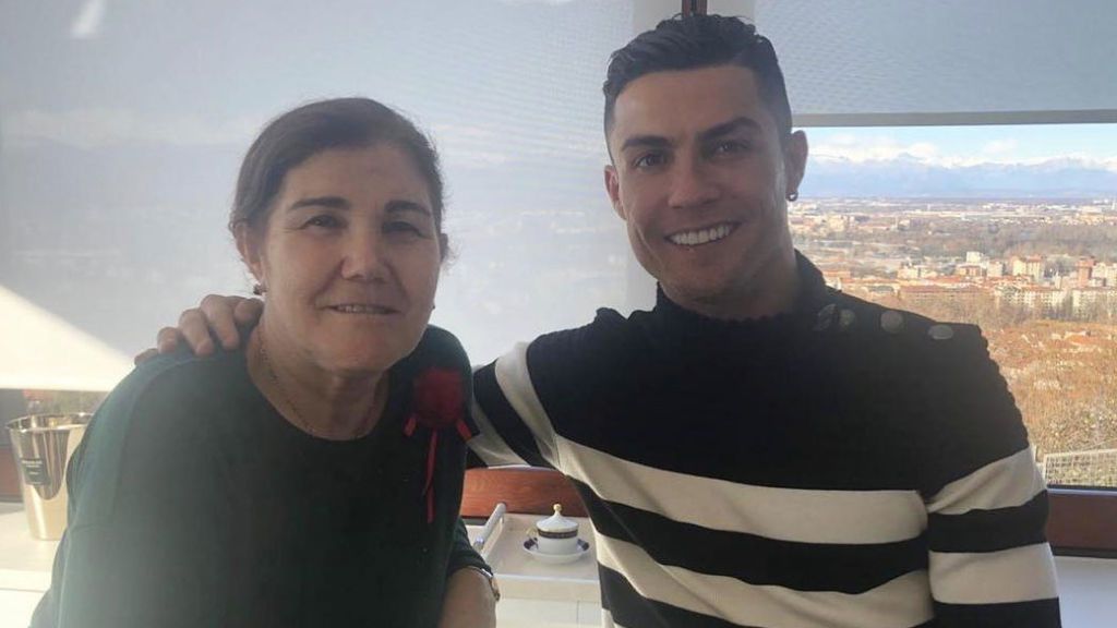 El mensaje de Cristiano Ronaldo a su madre tras caer en Champions: "No puedo hacer milagros" El mensaje de Cristiano Ronaldo a su madre tras caer en Champions: "No puedo hacer milagros"