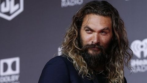 Jason Momoa se rapa su melena - Uppers