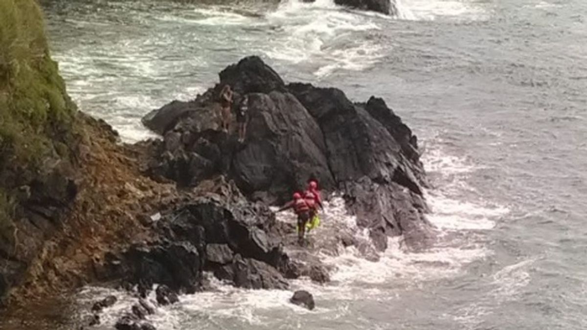Rescatadas dos niñas en una zona acantilada de Sanxenxo tras ser sorprendidas por la marea