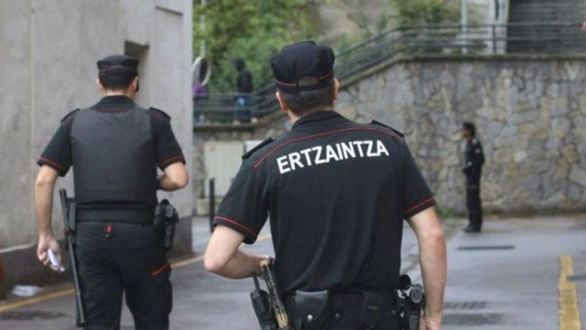 Detenidos dos jóvenes por agredir en grupo a un hombre en el centro de Bilbao