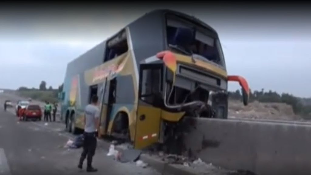 Ocho personas mueren a causa de un accidente de un autobús en Perú cuando iban al entierro de Alan García