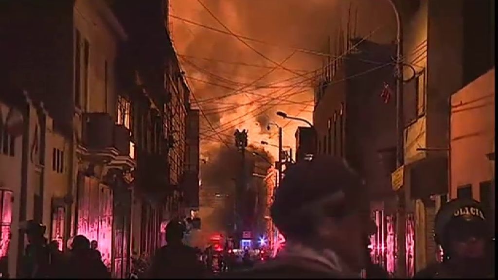 Brutal incendio en un almacén de la zona comercial del centro de Lima