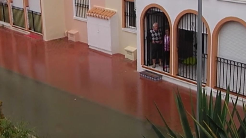 Las inundaciones 'arruinan' la Semana Santa en Torrevieja