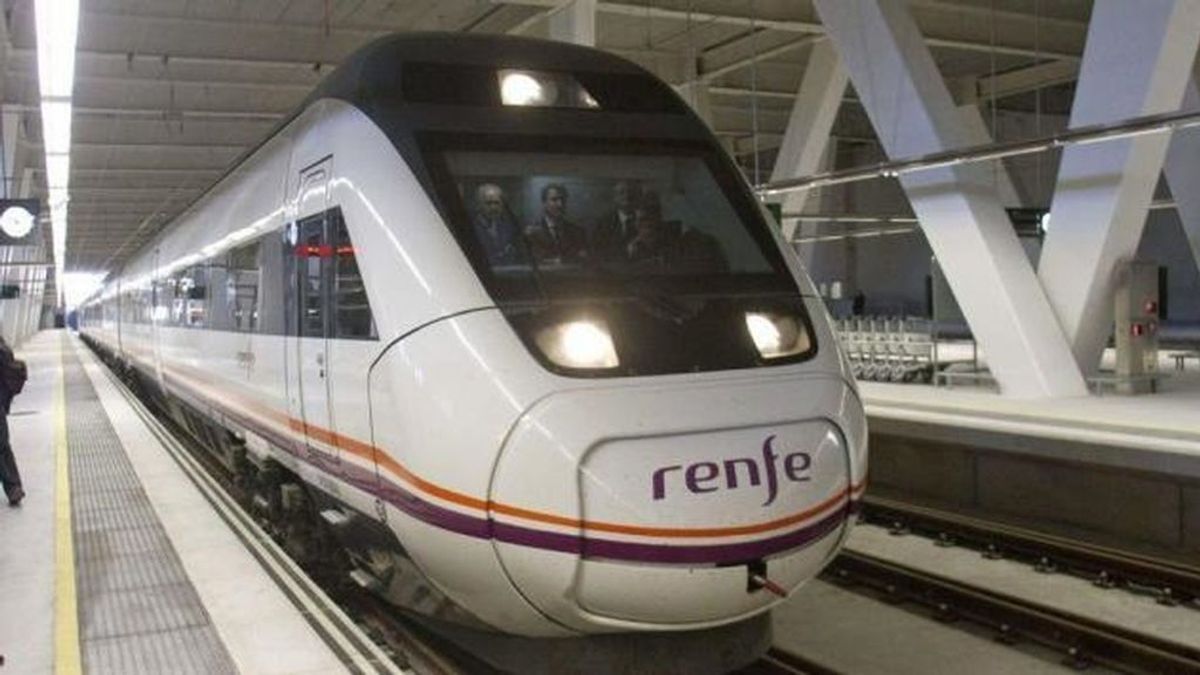 Se activa el plan de emergencia para el traslado de los pasajeros de los trenes afectados en Tarragona