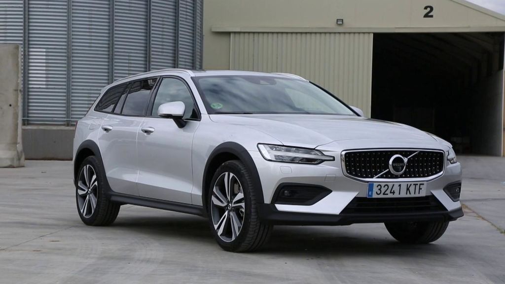 Volvo presenta su nuevo CrossCountry: Un todocamino de aire familiar bajito