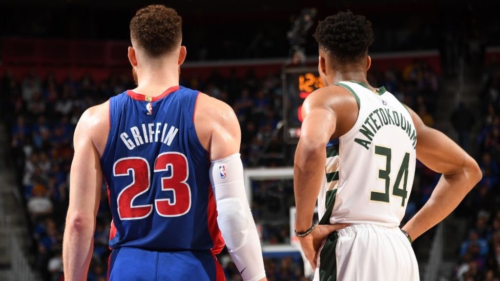 La rápida reacción de un asistente de los Bucks para detener a los jugadores del banquillo en una pelea La rápida reacción de un asistente de los Bucks para detener a los jugadores del banquillo en una pelea
