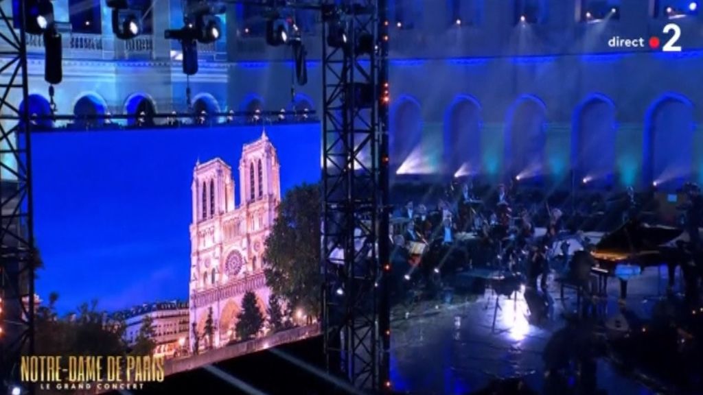 Artistas internacionales se reúnen en un concierto en París para reconstruir Notre-Dame