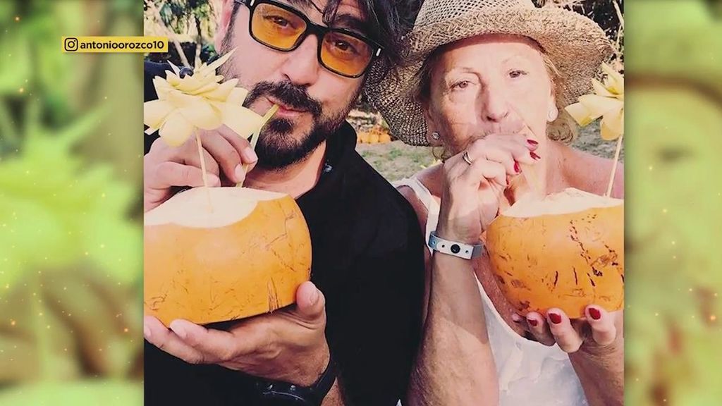 La madre de Antonio Orozco se hace influencer gracias a sus tutoriales de maquillaje, cocina y baile