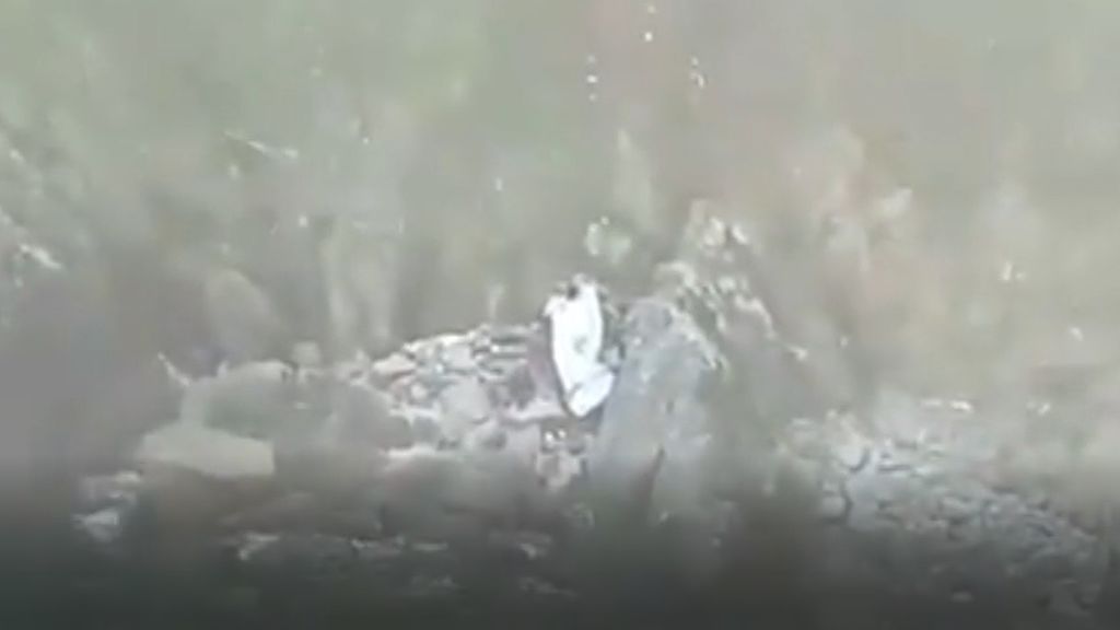 La Guardia Civil busca al propietario de una furgoneta que se cree que cayó al fondo de un acantilado en Lugo