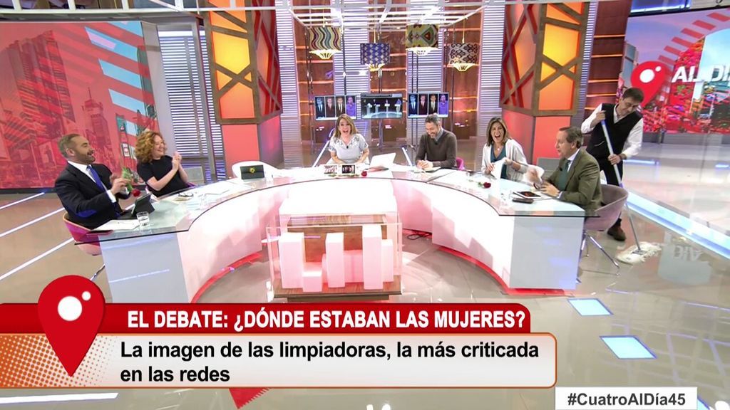 Monedero pasa la mopa por el plató  y recuerda a las limpiadoras del debate
