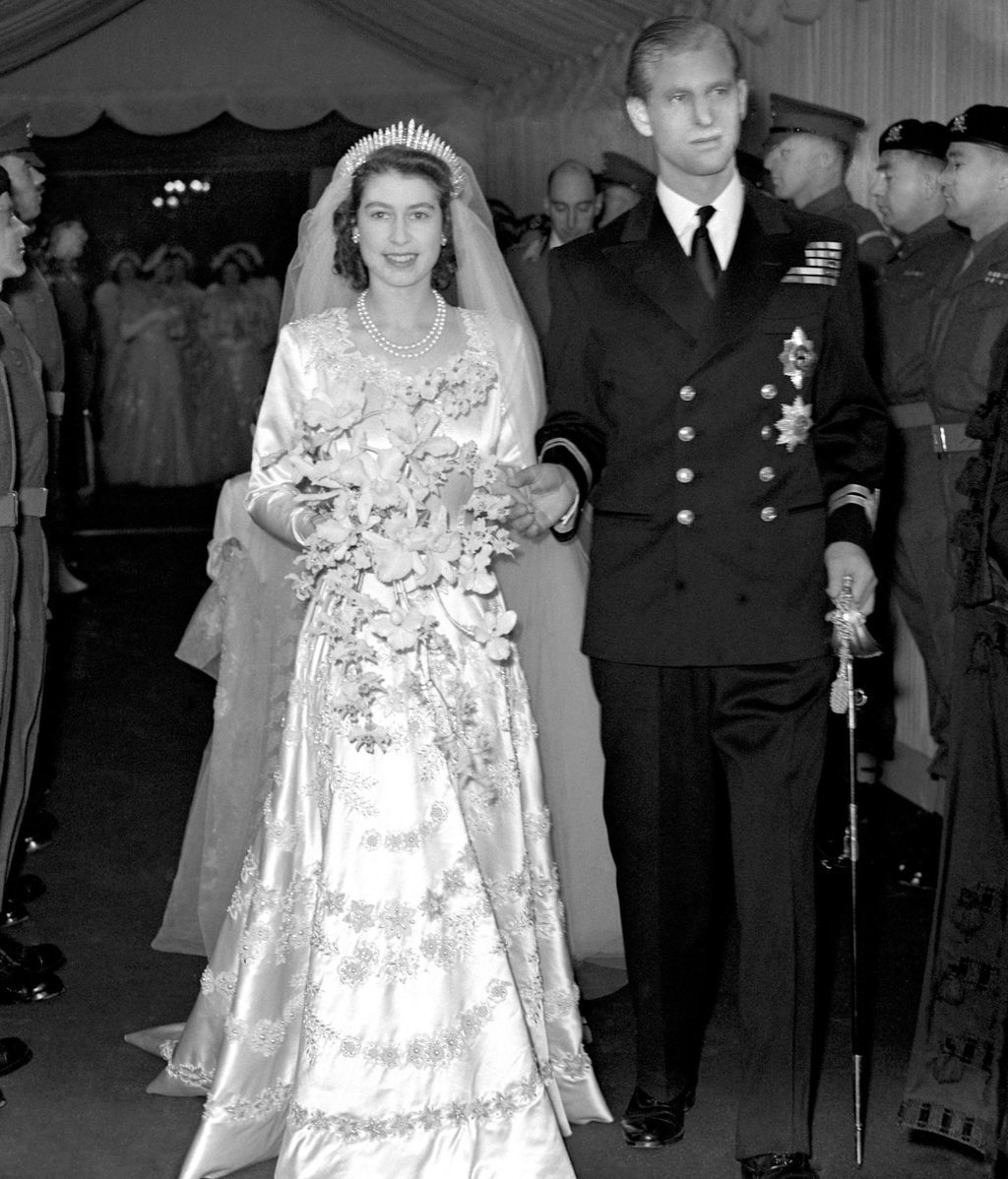 Isabel II: los looks más icónicos de su reinado, analizados uno a uno Isabel II: los looks más icónicos de su reinado, analizados uno a uno
