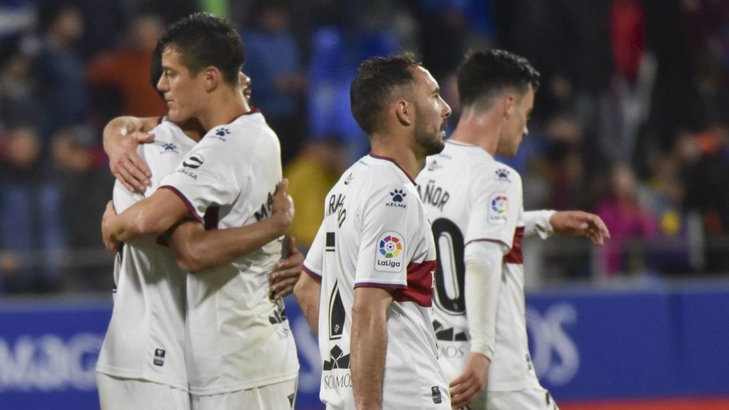 Valladolid y Huesca aprietan la zona de descenso