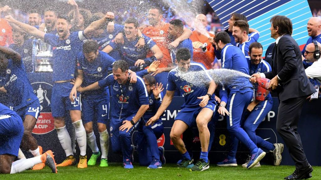 Inglaterra retirará el champán de sus celebraciones para respetar las creencias musulmanas Inglaterra retirará el champán de sus celebraciones para respetar las creencias musulmanas