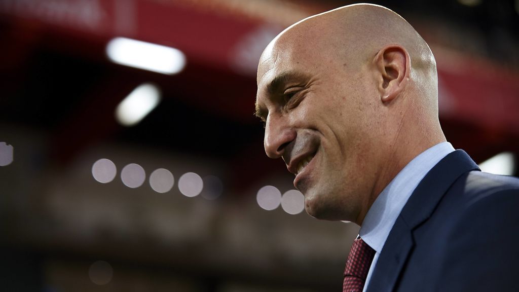 Rubiales no asistirá al Camp Nou este sábado para entregar la Copa si el Barça es campeón Rubiales no asistirá al Camp Nou este sábado para entregar la Copa si el Barça es campeón