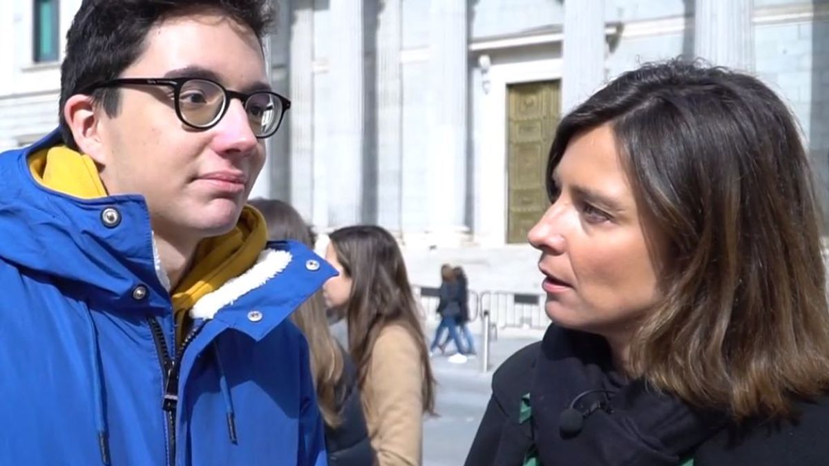 Sandra Barneda acude a las puertas del Congreso para preguntar a la gente qué va a votar