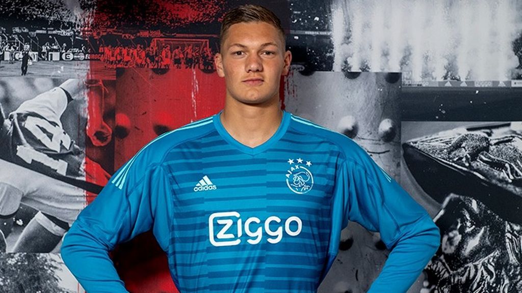 El Ajax 'castiga' a su nuevo fichaje tras sus mensajes cuando era pequeño en contra del club El Ajax 'castiga' a su nuevo fichaje tras sus mensajes cuando era pequeño en contra del club