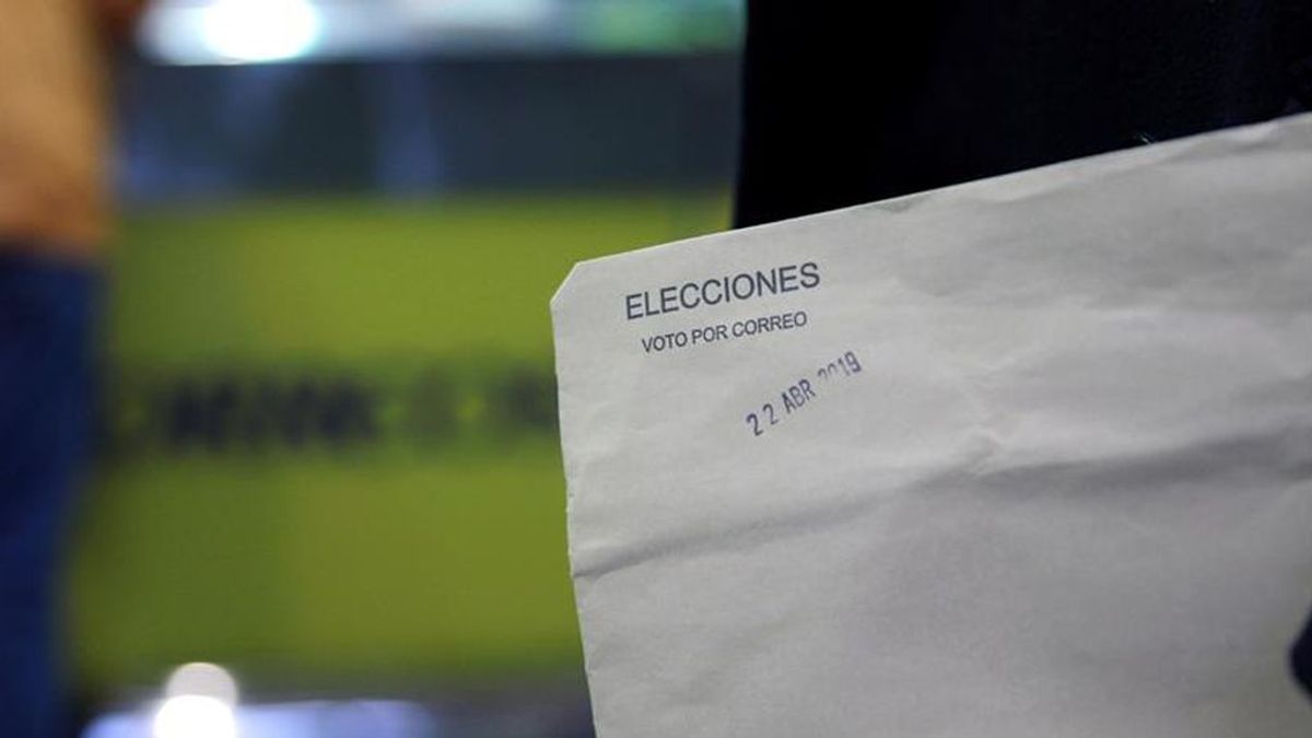 El director de Correos afirma que ya no habrá colas para votar por correo