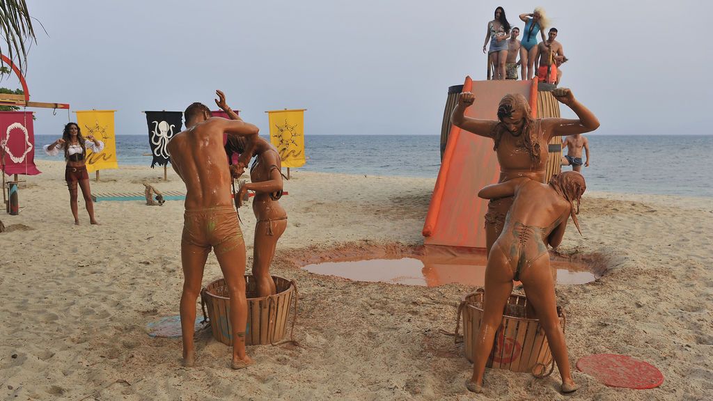 El equipo que consiguiera llenar más el barreño, sería el ganador