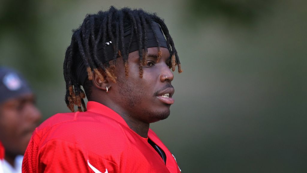 El brutal testimonio de un jugador de la NFL que confiesa pegar a su mujer y a su hijo de tres años: "Tú también deberías estar aterrorizada de mí" El brutal testimonio de un jugador de la NFL que confiesa pegar a su mujer y a su hijo de tres años: "Tú también deberías estar aterrorizada de mí"