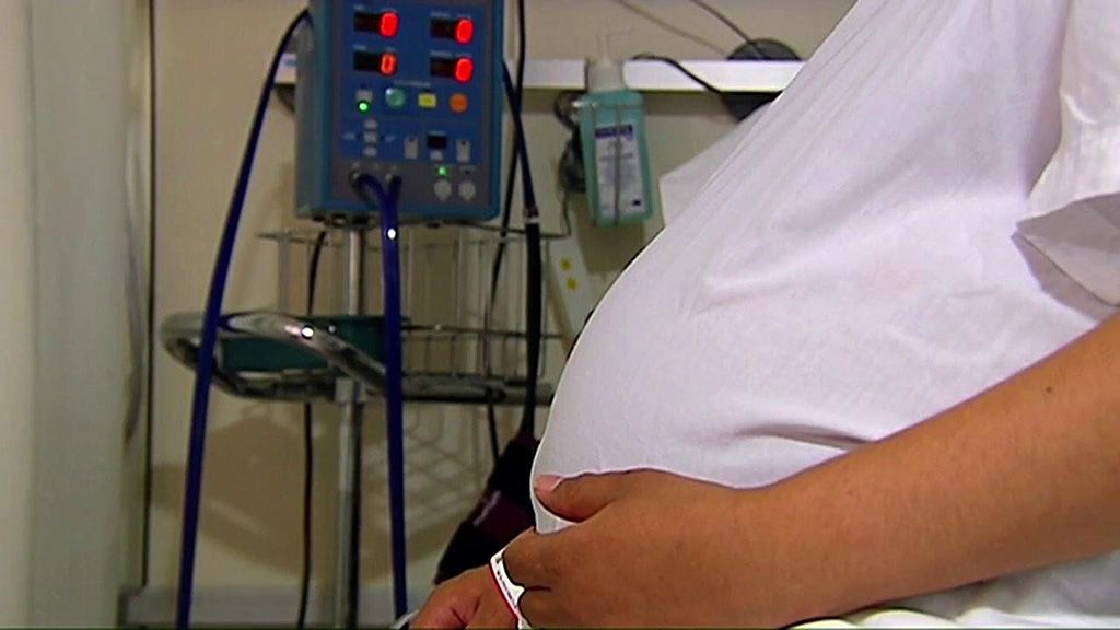 Una mujer, obligada a dar a luz en un hospital por orden médica y judicial