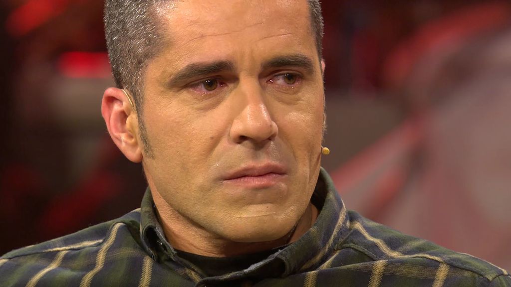 Se derrumba porque su hermano no le quiere conocer y "rechaza de muy malas formas la invitación"