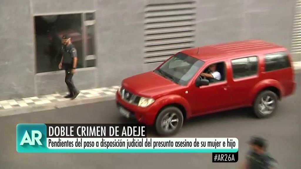 El presunto asesino de su mujer y su hijo en Adeje llega a los juzgados