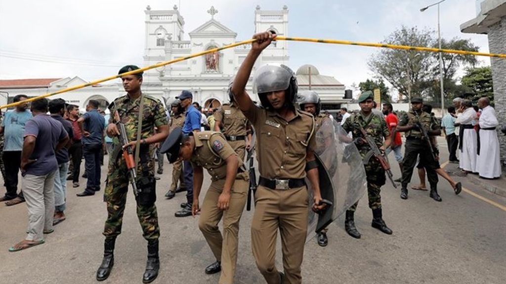 La Policía busca a 140 sospechosos del atentado en Sri Lanka La Policía busca a 140 sospechosos del atentado en Sri Lanka