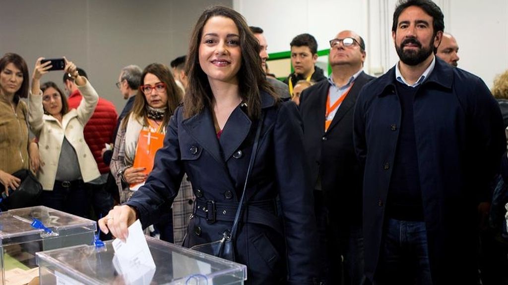 Casado, Rivera, Abascal, Iglesias y Sánchez ya han votado en las elecciones generales