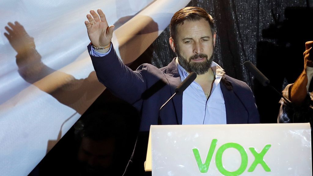 Abascal levanta el ánimo de sus seguidores: "Es solo el principio. Vox ha venido para quedarse"