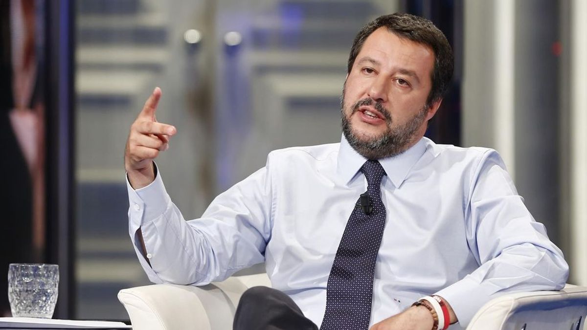Salvini, el ministro ultraderechista italiano, felicita a sus 'amigos' de Vox