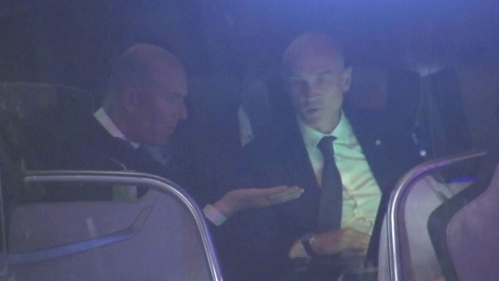 La reacción de Zidane al ver una jugada en el autobús de vuelta a Valdebebas tras perder contra el Rayo