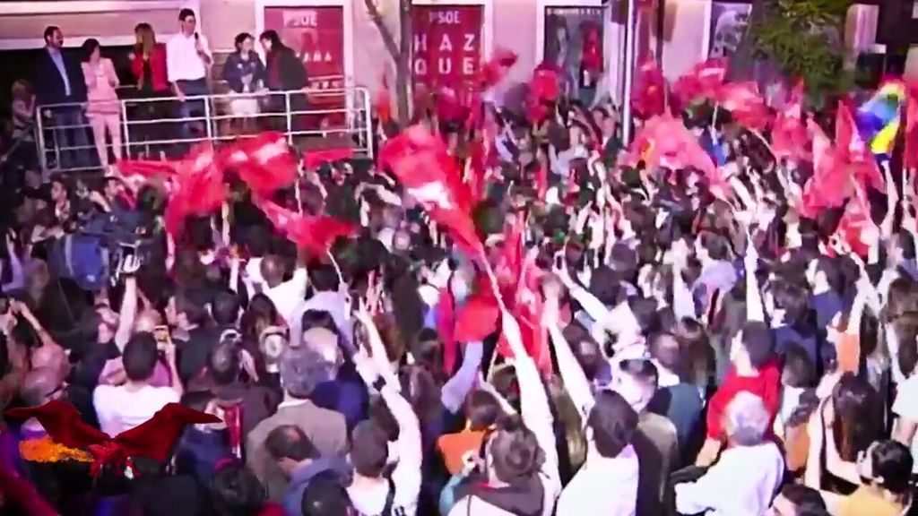 La fiesta electoral de los votantes del PSOE: gritos de "Pedro, Pedro" y  "con Rivera no"